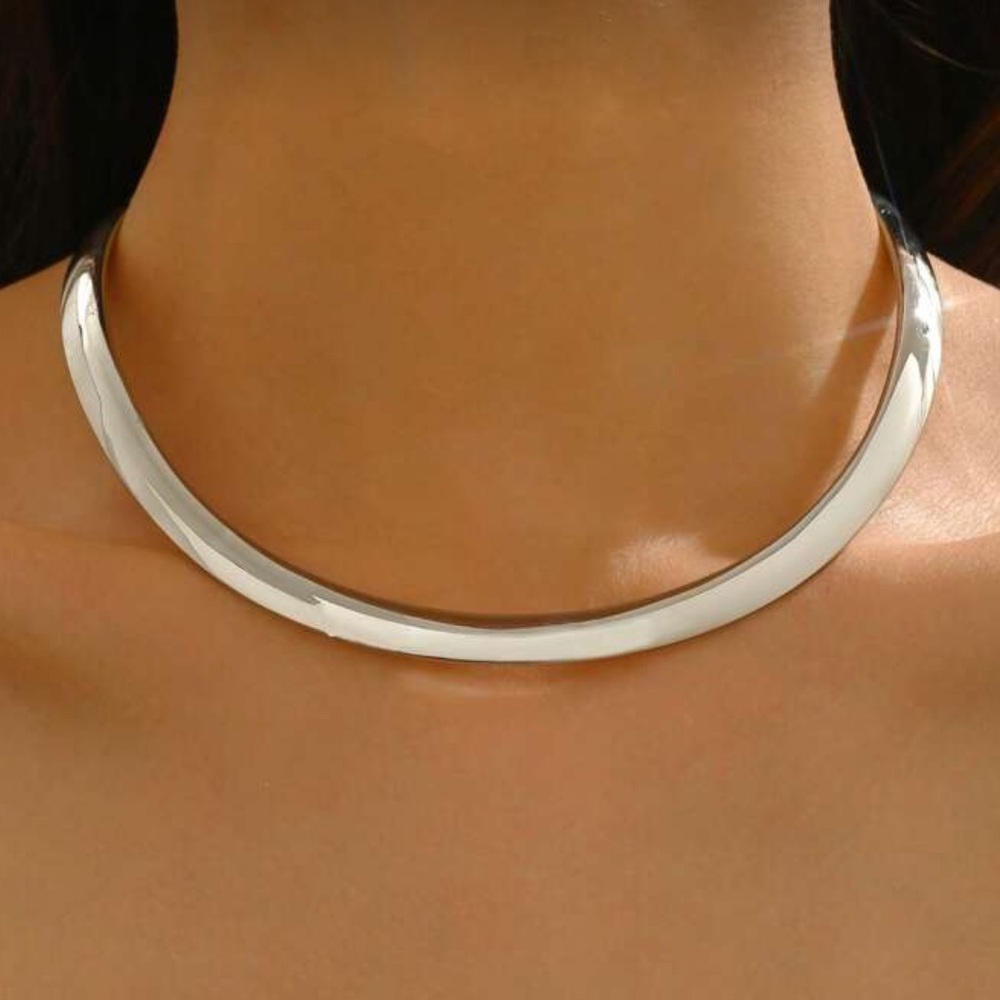 1 LEFT! Elegant Silver Choker Necklace